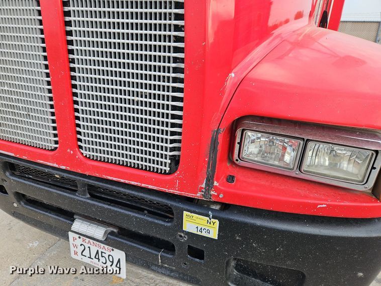 image for item DP2411 2007 Kenworth T600  semi truck