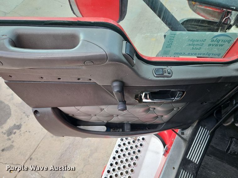 image for item DP2411 2007 Kenworth T600  semi truck