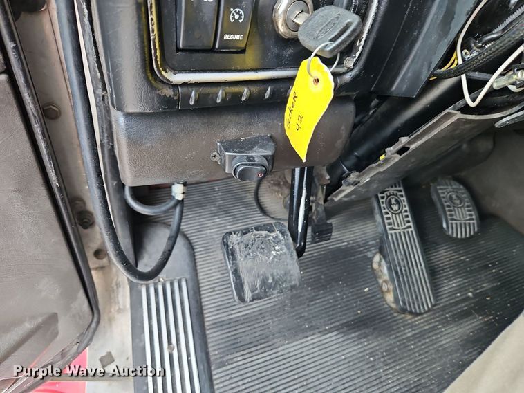 image for item DP2411 2007 Kenworth T600  semi truck