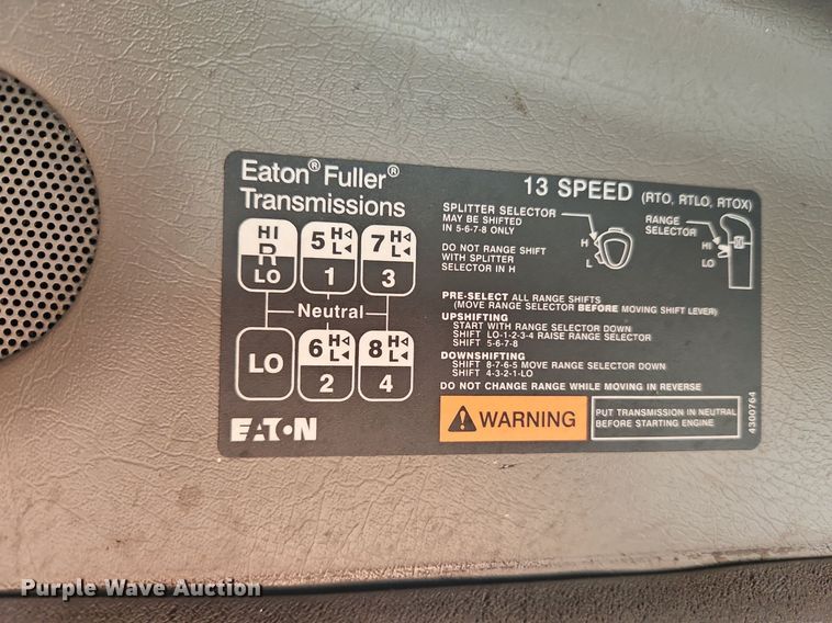 image for item DP2411 2007 Kenworth T600  semi truck