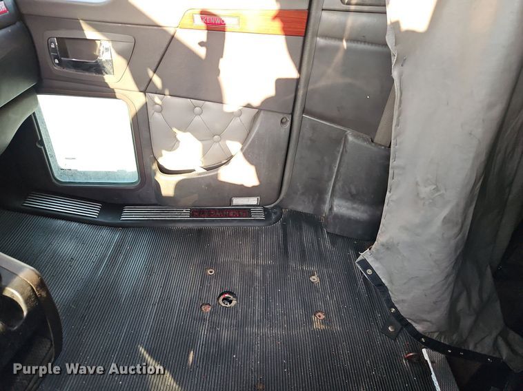 image for item DP2411 2007 Kenworth T600  semi truck