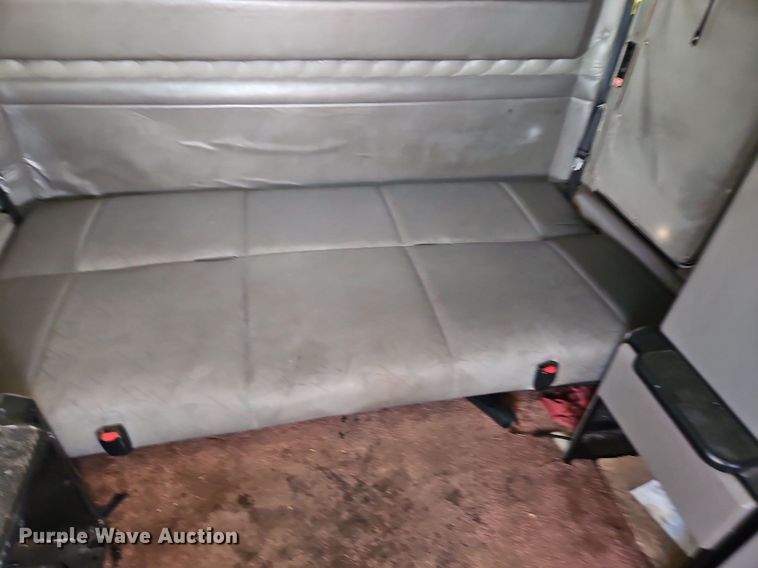 image for item DP2411 2007 Kenworth T600  semi truck