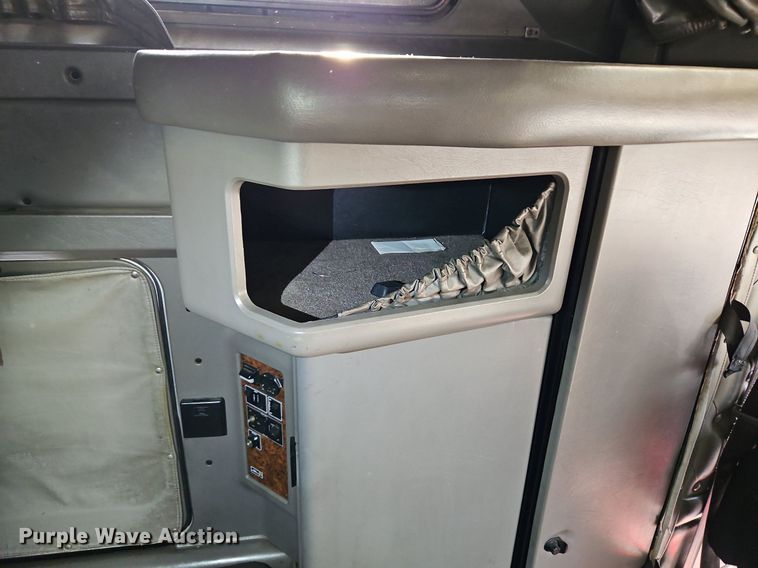 image for item DP2411 2007 Kenworth T600  semi truck