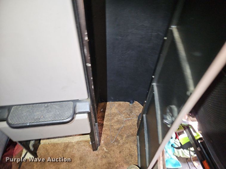 image for item DP2411 2007 Kenworth T600  semi truck