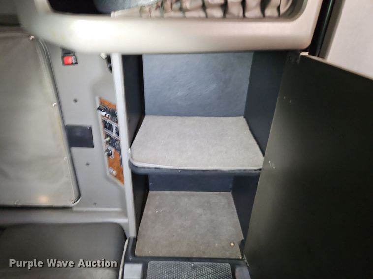 image for item DP2411 2007 Kenworth T600  semi truck