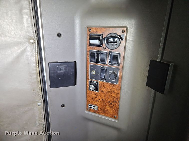 image for item DP2411 2007 Kenworth T600  semi truck