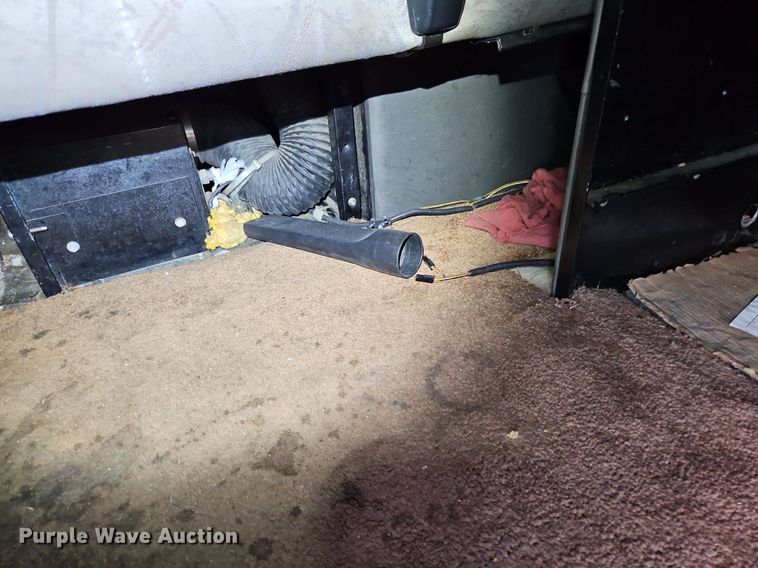 image for item DP2411 2007 Kenworth T600  semi truck