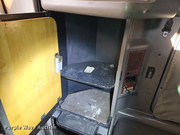 image for item DP2411 2007 Kenworth T600  semi truck