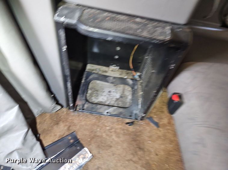 image for item DP2411 2007 Kenworth T600  semi truck