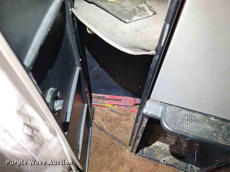 image for item DP2411 2007 Kenworth T600  semi truck