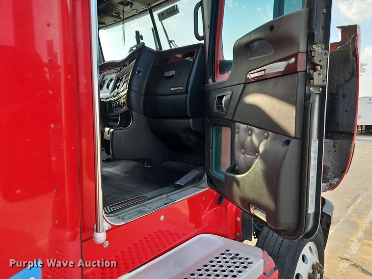 image for item DP2411 2007 Kenworth T600  semi truck