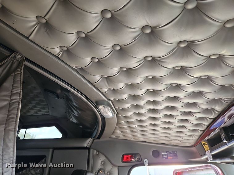 image for item DP2411 2007 Kenworth T600  semi truck