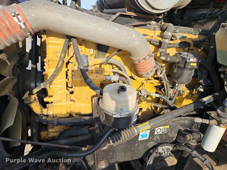 image for item DP2411 2007 Kenworth T600  semi truck