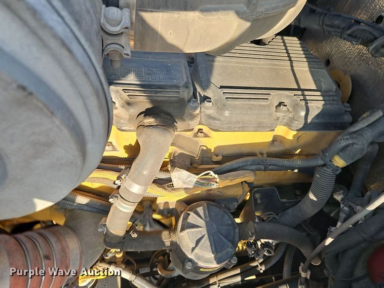 image for item DP2411 2007 Kenworth T600  semi truck