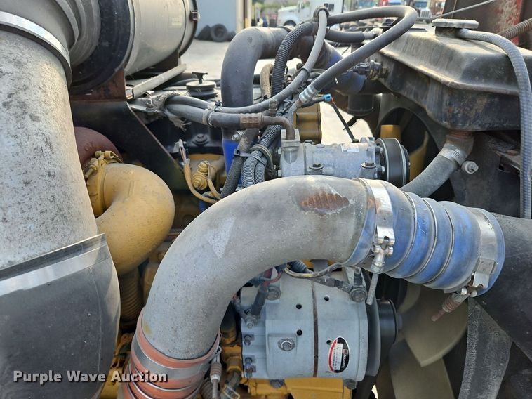 image for item DP2411 2007 Kenworth T600  semi truck