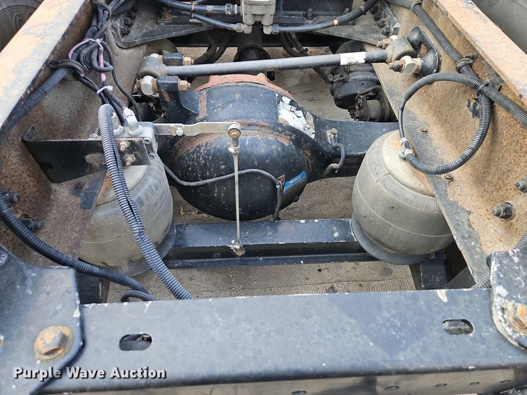 image for item DP2411 2007 Kenworth T600  semi truck