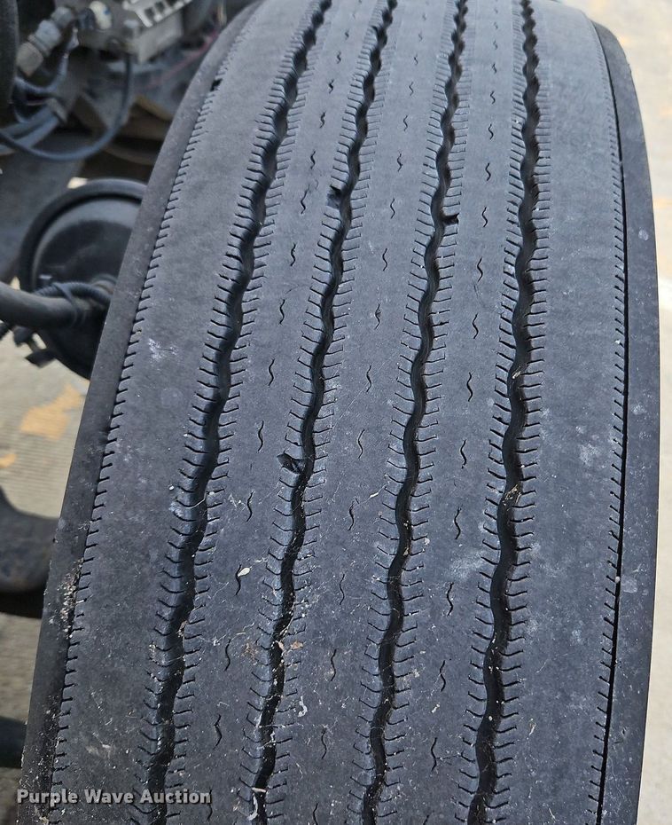 image for item DP2411 2007 Kenworth T600  semi truck