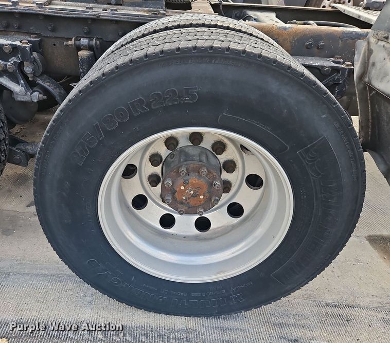 image for item DP2411 2007 Kenworth T600  semi truck