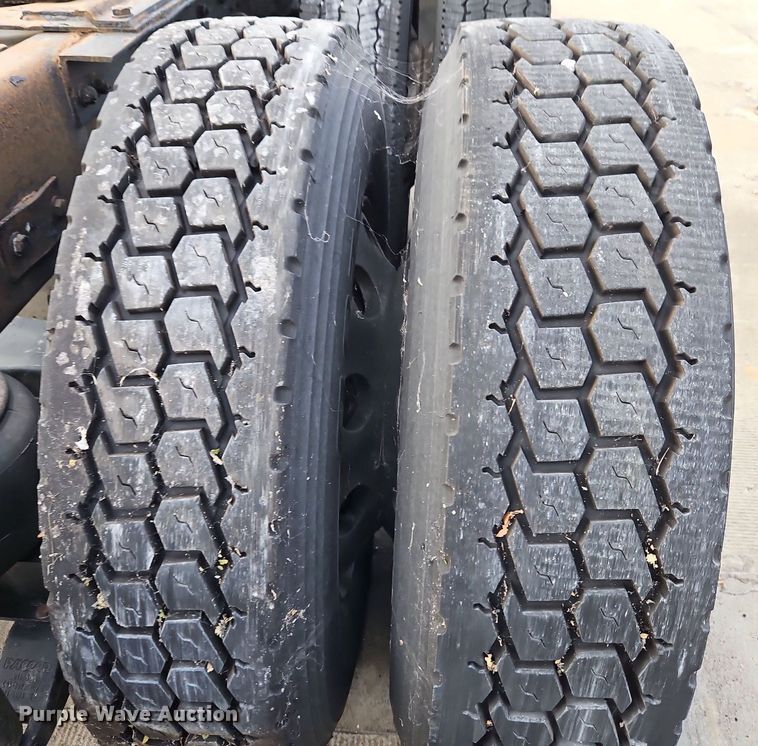 image for item DP2411 2007 Kenworth T600  semi truck