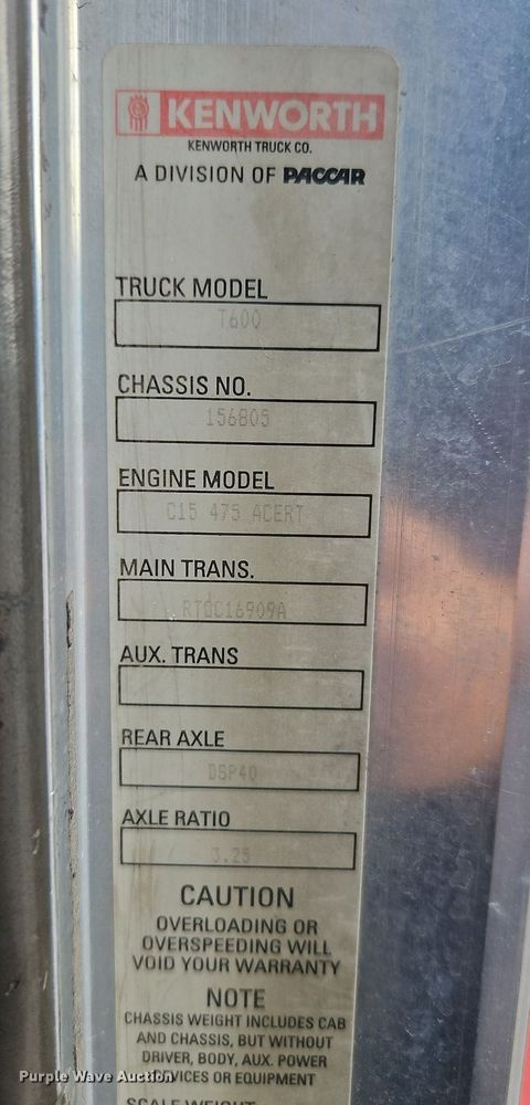 image for item DP2411 2007 Kenworth T600  semi truck