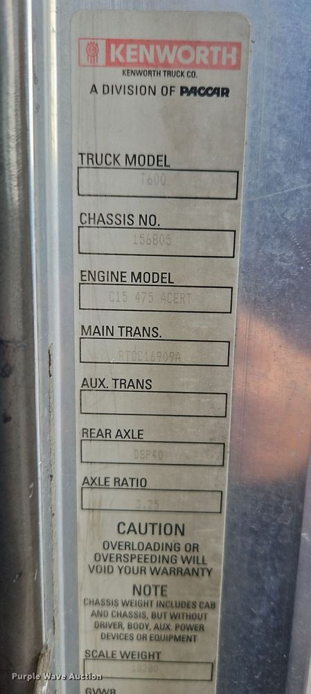 image for item DP2411 2007 Kenworth T600  semi truck