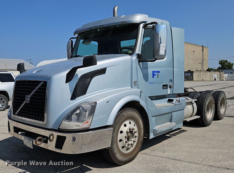 image for item DP2418 2015 Volvo VN  semi truck