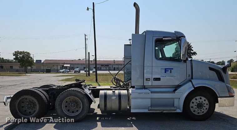 image for item DP2418 2015 Volvo VN  semi truck