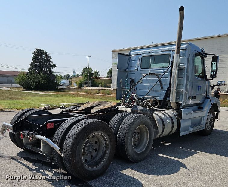 image for item DP2418 2015 Volvo VN  semi truck