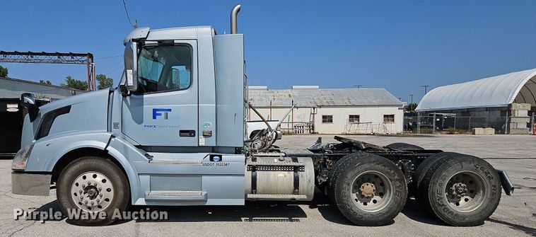 image for item DP2418 2015 Volvo VN  semi truck