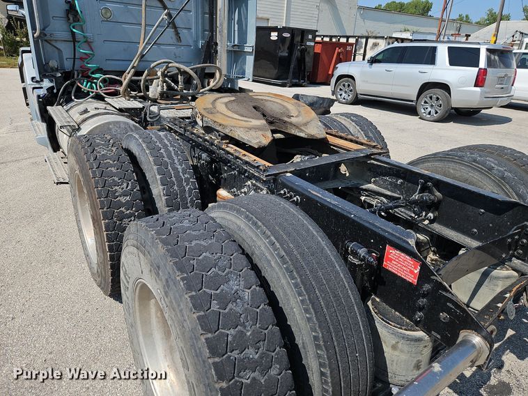 image for item DP2418 2015 Volvo VN  semi truck