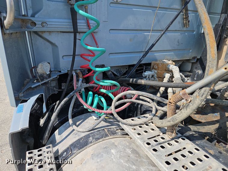 image for item DP2418 2015 Volvo VN  semi truck