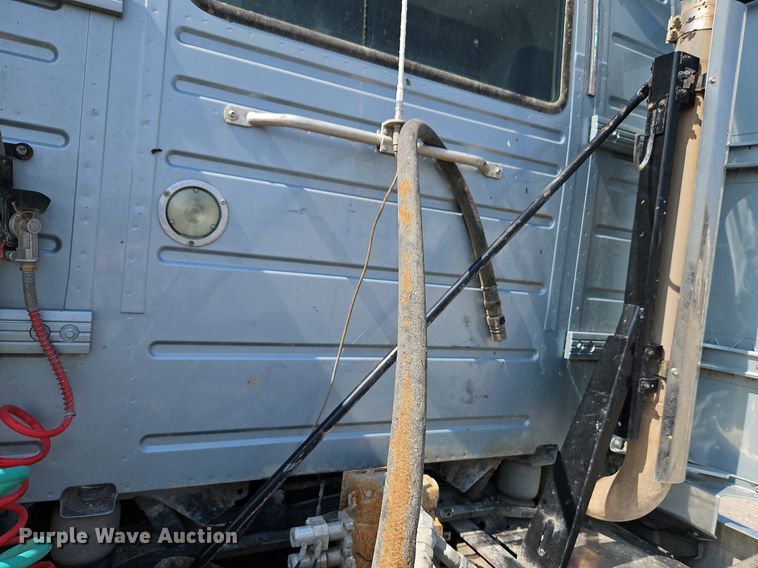 image for item DP2418 2015 Volvo VN  semi truck