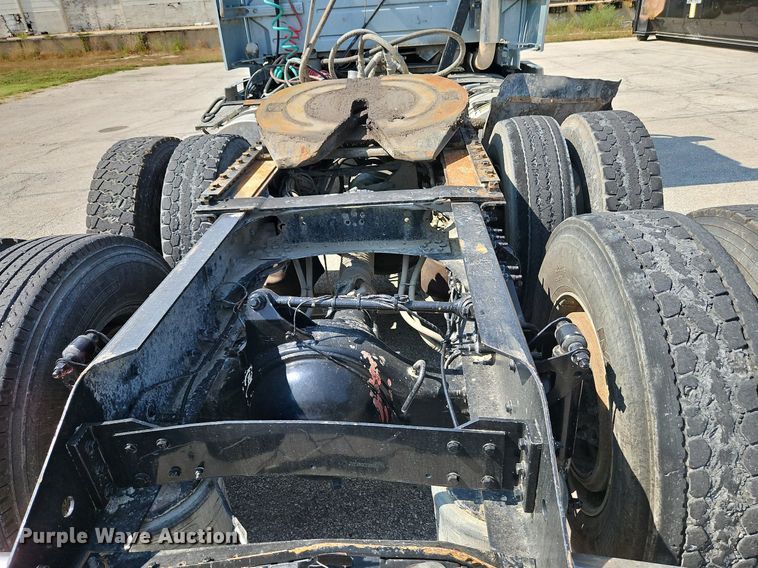 image for item DP2418 2015 Volvo VN  semi truck