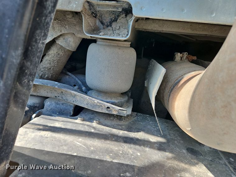 image for item DP2418 2015 Volvo VN  semi truck