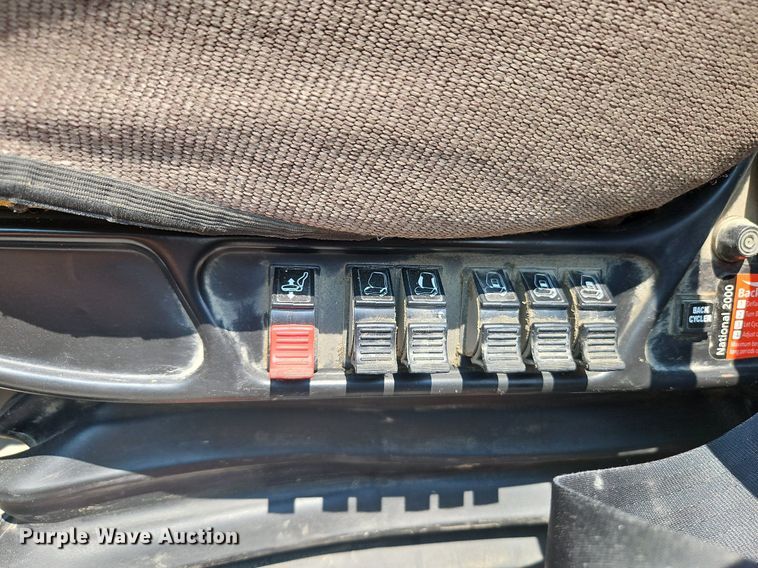 image for item DP2418 2015 Volvo VN  semi truck