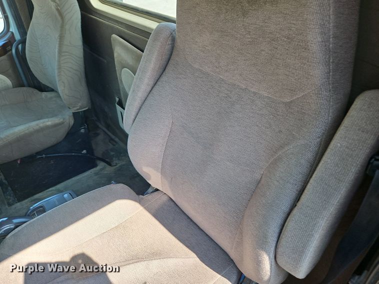 image for item DP2418 2015 Volvo VN  semi truck