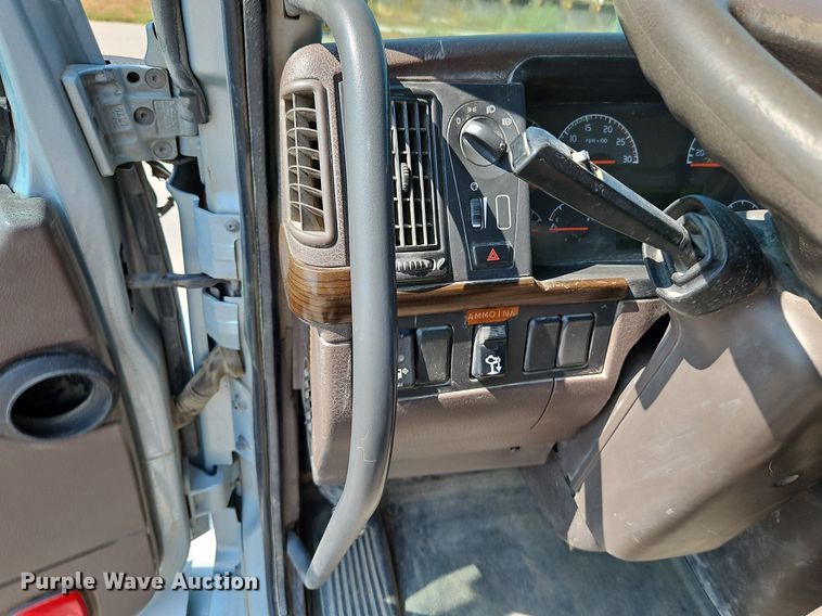 image for item DP2418 2015 Volvo VN  semi truck