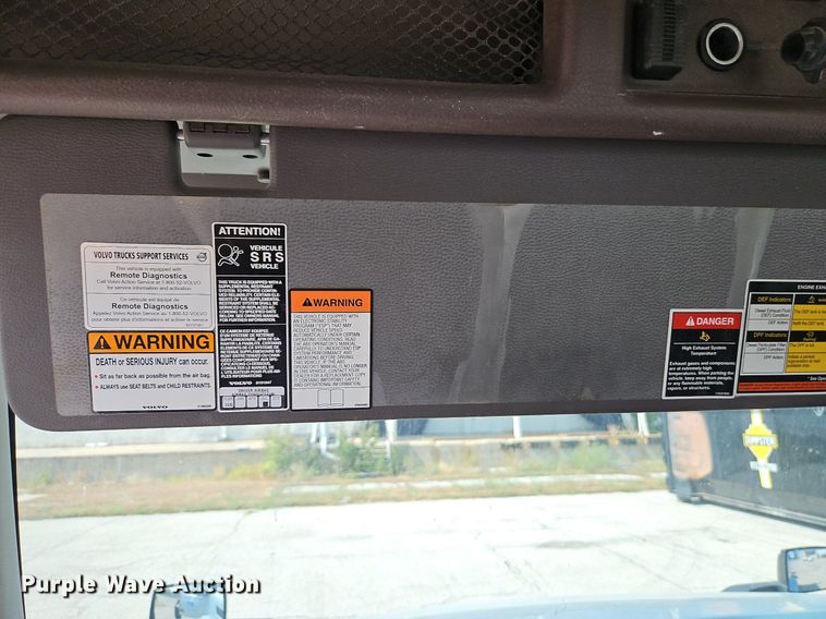 image for item DP2418 2015 Volvo VN  semi truck