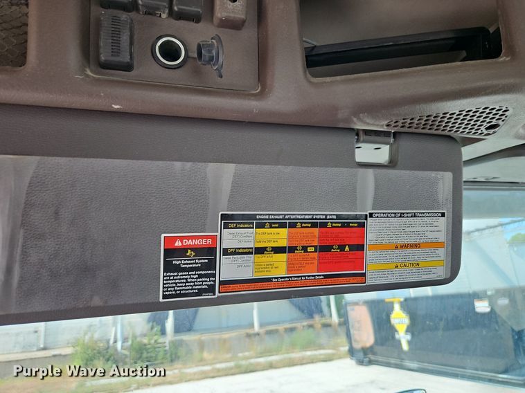 image for item DP2418 2015 Volvo VN  semi truck