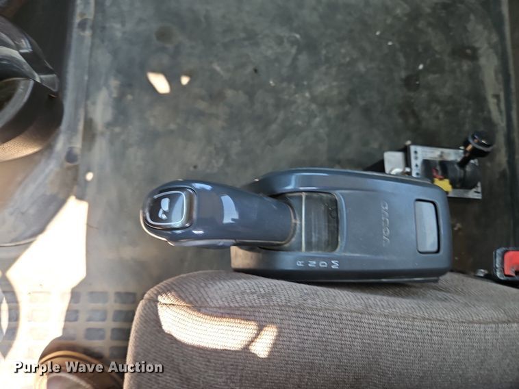 image for item DP2418 2015 Volvo VN  semi truck