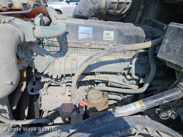 image for item DP2418 2015 Volvo VN  semi truck