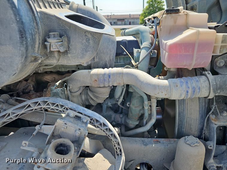 image for item DP2418 2015 Volvo VN  semi truck