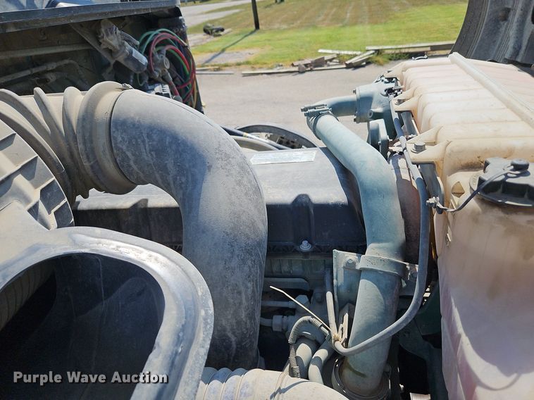 image for item DP2418 2015 Volvo VN  semi truck