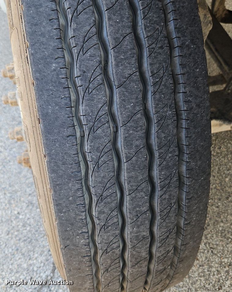 image for item DP2418 2015 Volvo VN  semi truck