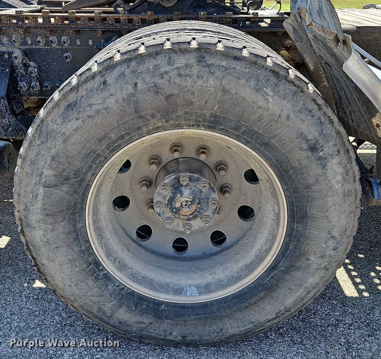 image for item DP2418 2015 Volvo VN  semi truck