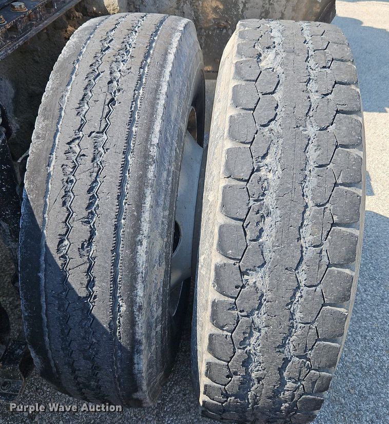 image for item DP2418 2015 Volvo VN  semi truck