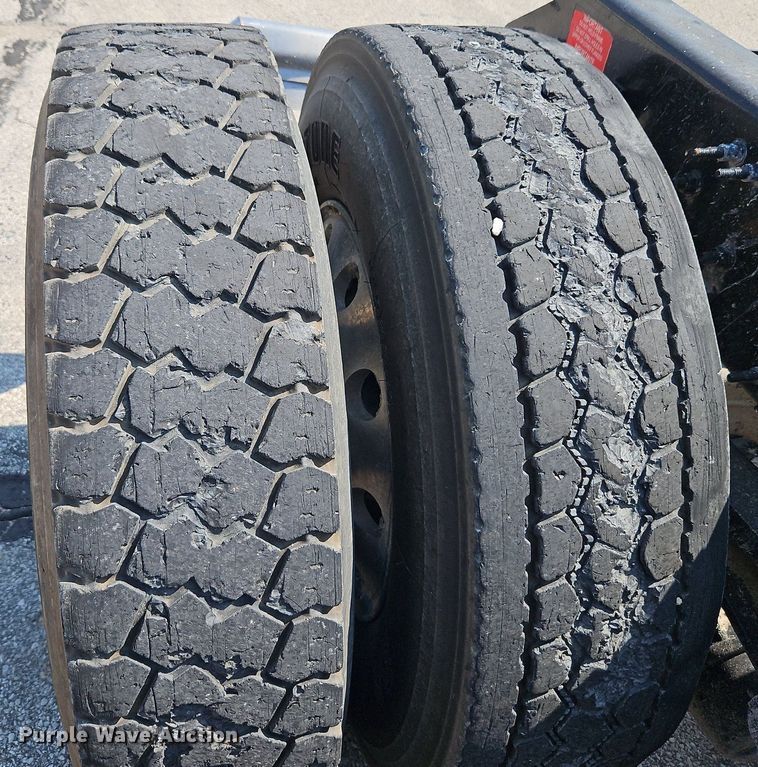 image for item DP2418 2015 Volvo VN  semi truck