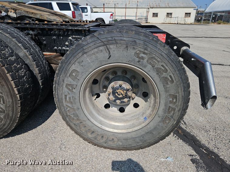 image for item DP2418 2015 Volvo VN  semi truck