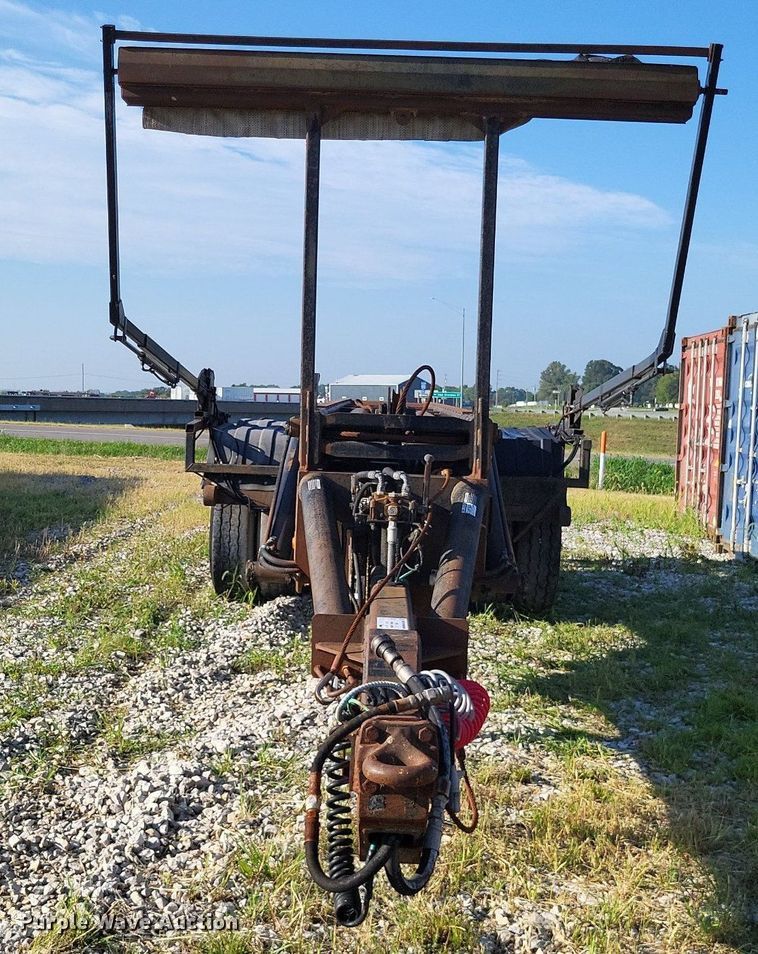 image for item DP5241 2003 G & H 1700/1500  roll-off container trailer