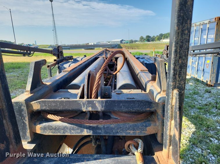 image for item DP5241 2003 G & H 1700/1500  roll-off container trailer